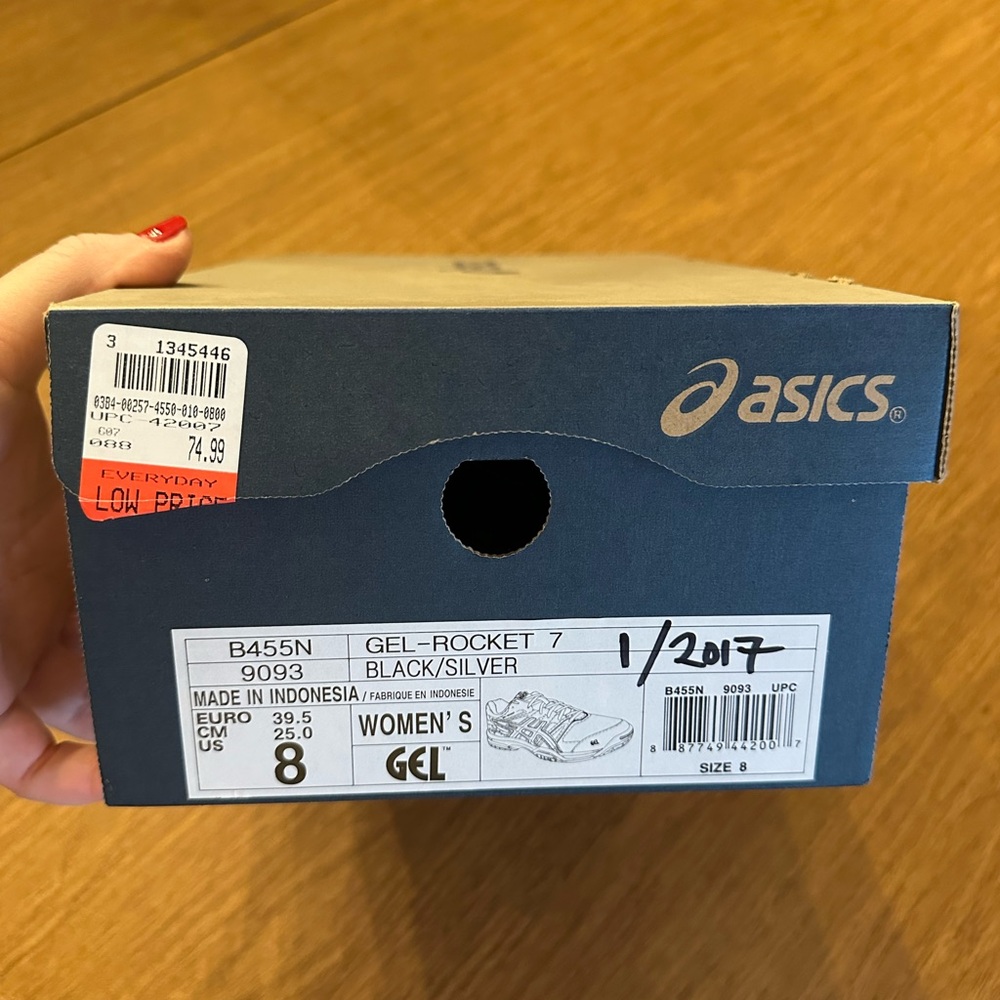 Asics Gel Rocket size 8 court shoes